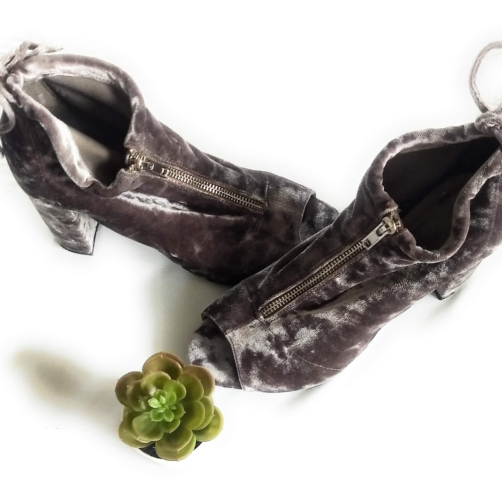 Report Velvet ZipUp Peeptoe Bootie/ Block heel